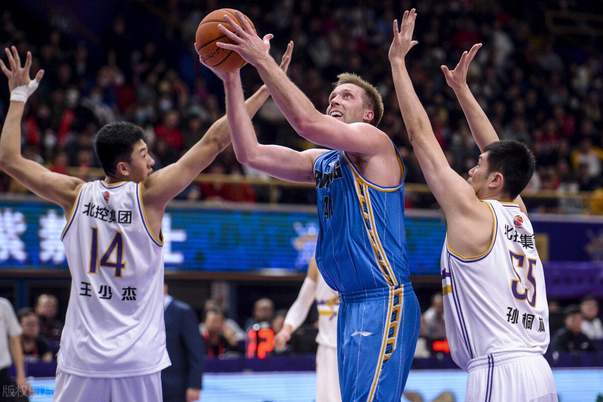 关于赛地聚焦:意大利杯清晨热度飙升;广厦男篮复出首秀;目标明确;赛季目标并未改变的信息 关于赛地聚焦:意大利杯清晨热度飙升;广厦男篮复出首秀;目标明确;赛季目标并未改变的信息